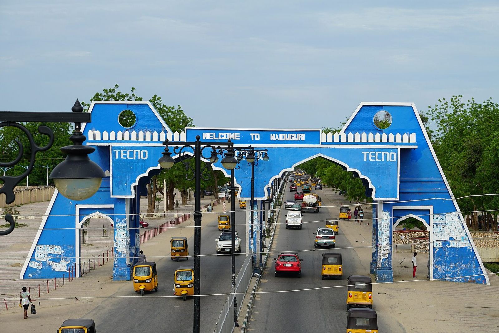 A city gate and a harbour in fragile and conflict-affected settings